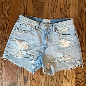 Abercrombie & Fitch Mid Rise Boyfriend Short